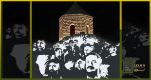 A group of Afrin displaced people gathering in the Nabi Hori roundabout in the city of Qamishli